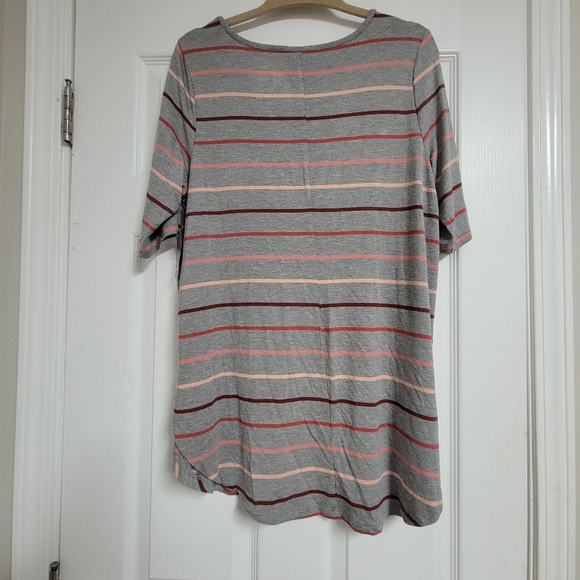 Torrid NWT Super Soft Knit Gray Pink Stripe Short Sleeve Favorite Tunic Shirt. - Picture 8 of 10